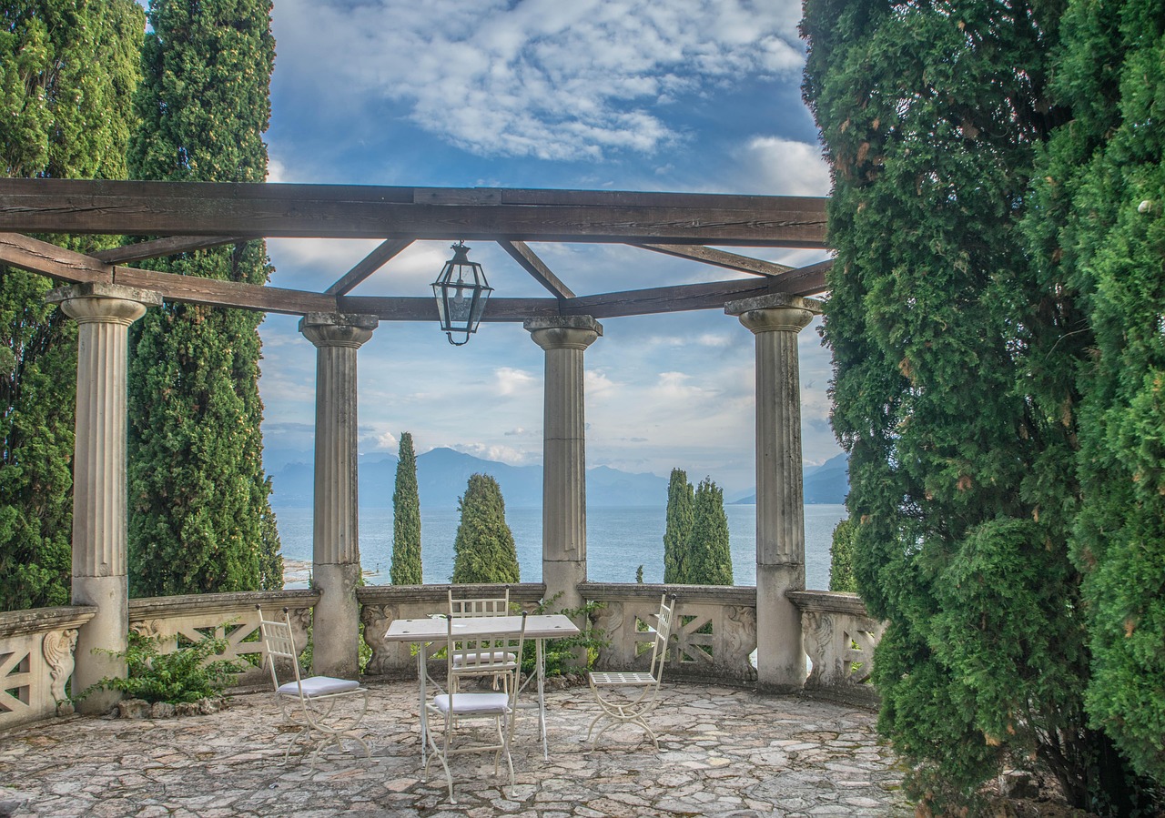 Kamloops landscape pergola dining patio